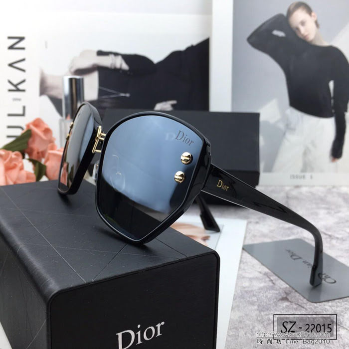 DIOR-迪奧 2019新款 太陽鏡 減輕強光負擔 遮擋有害光線防輻射 出行旅遊必備品 22015  lly1709